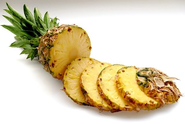 nakrájený ananas