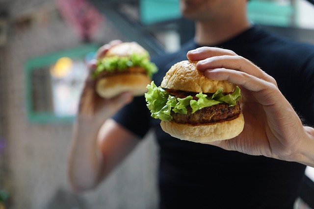 veganský hamburger